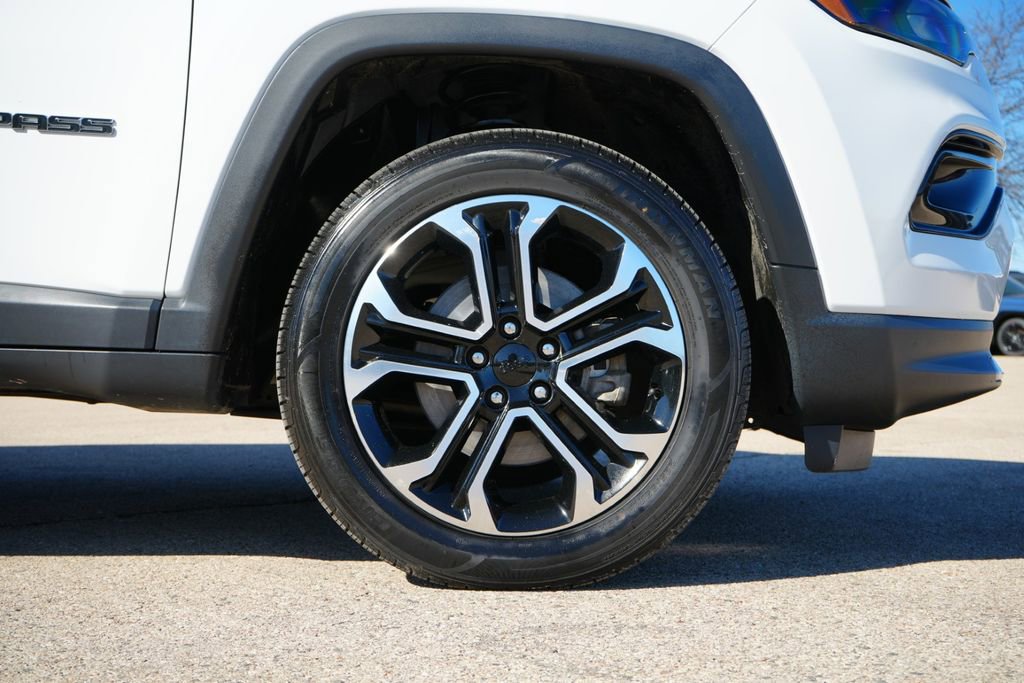 Used 2022 Jeep Compass Limited image 9