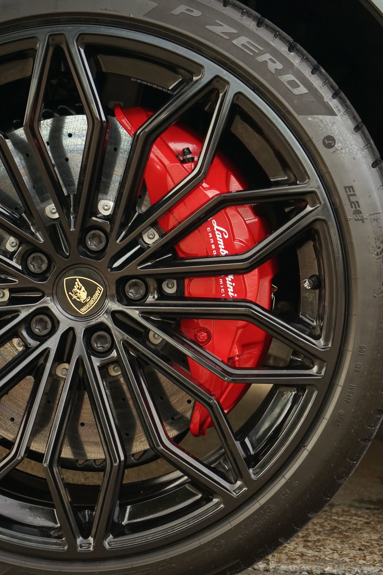 Used 2026 Lamborghini Urus SE AWD/4WD image 36