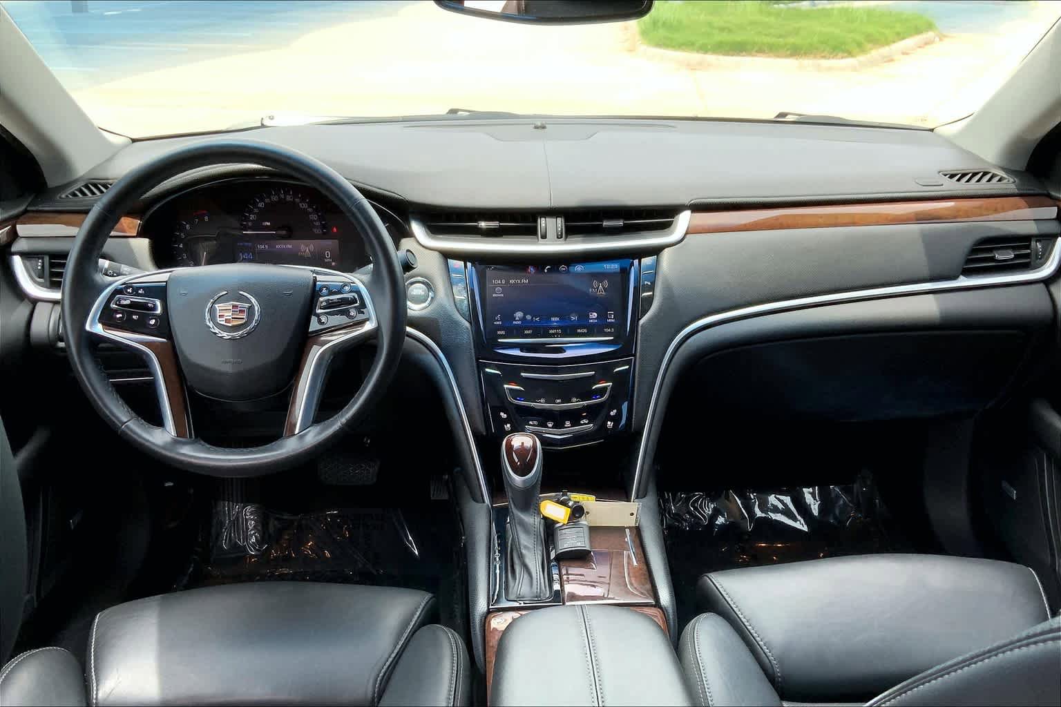 Used 2013 Cadillac XTS Luxury FWD image 16