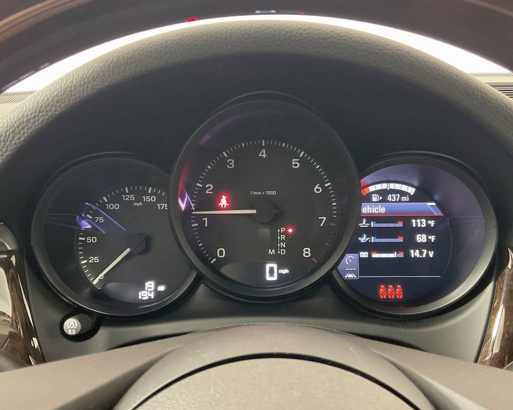 Certified 2025 Porsche Macan AWD/4WD image 21
