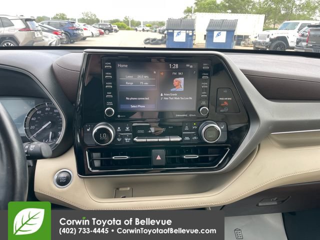 Used 2020 Toyota Highlander XLE AWD/4WD image 21