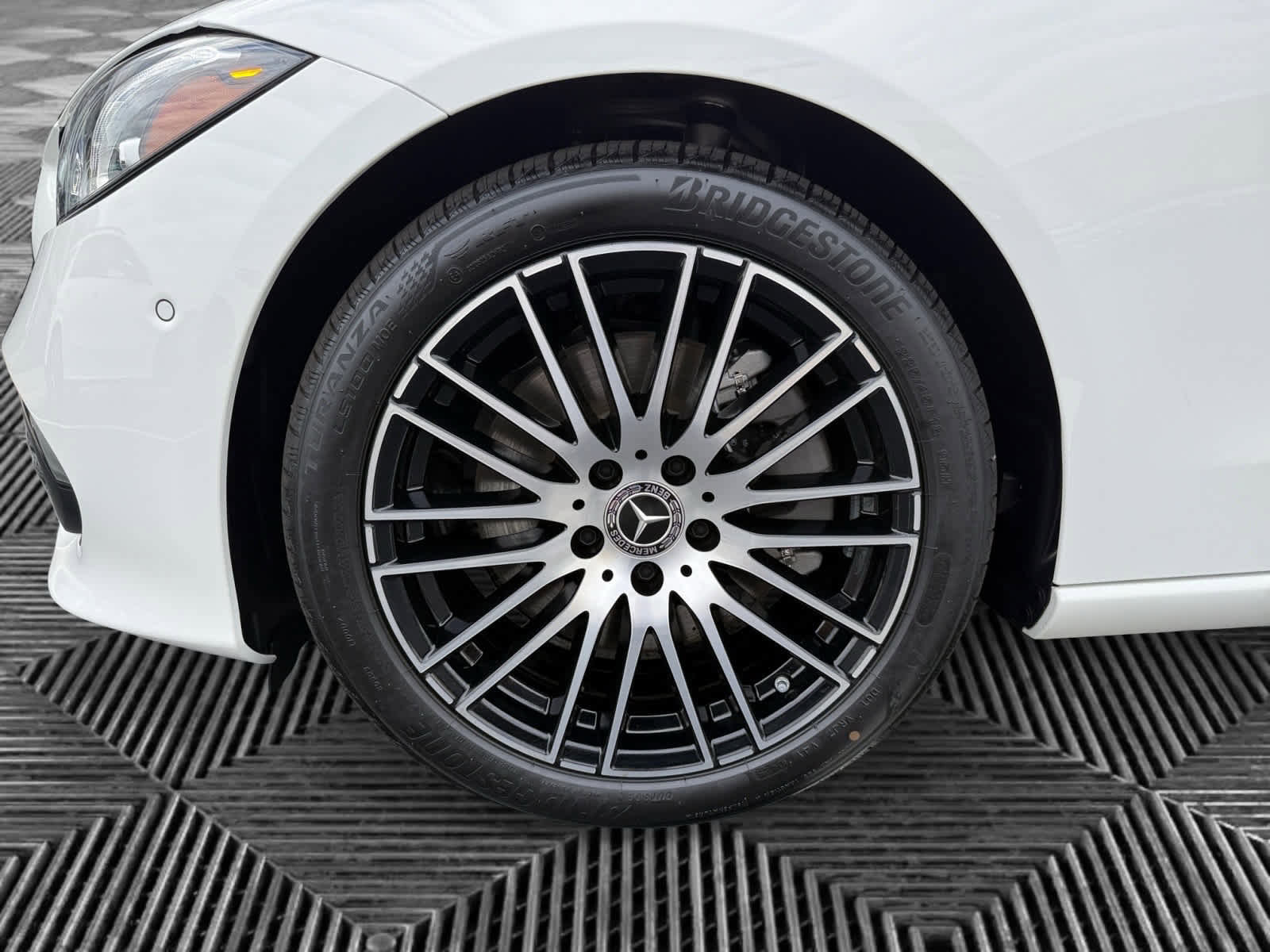 Used 2025 Mercedes-Benz C 300 4MATIC Sedan image 9