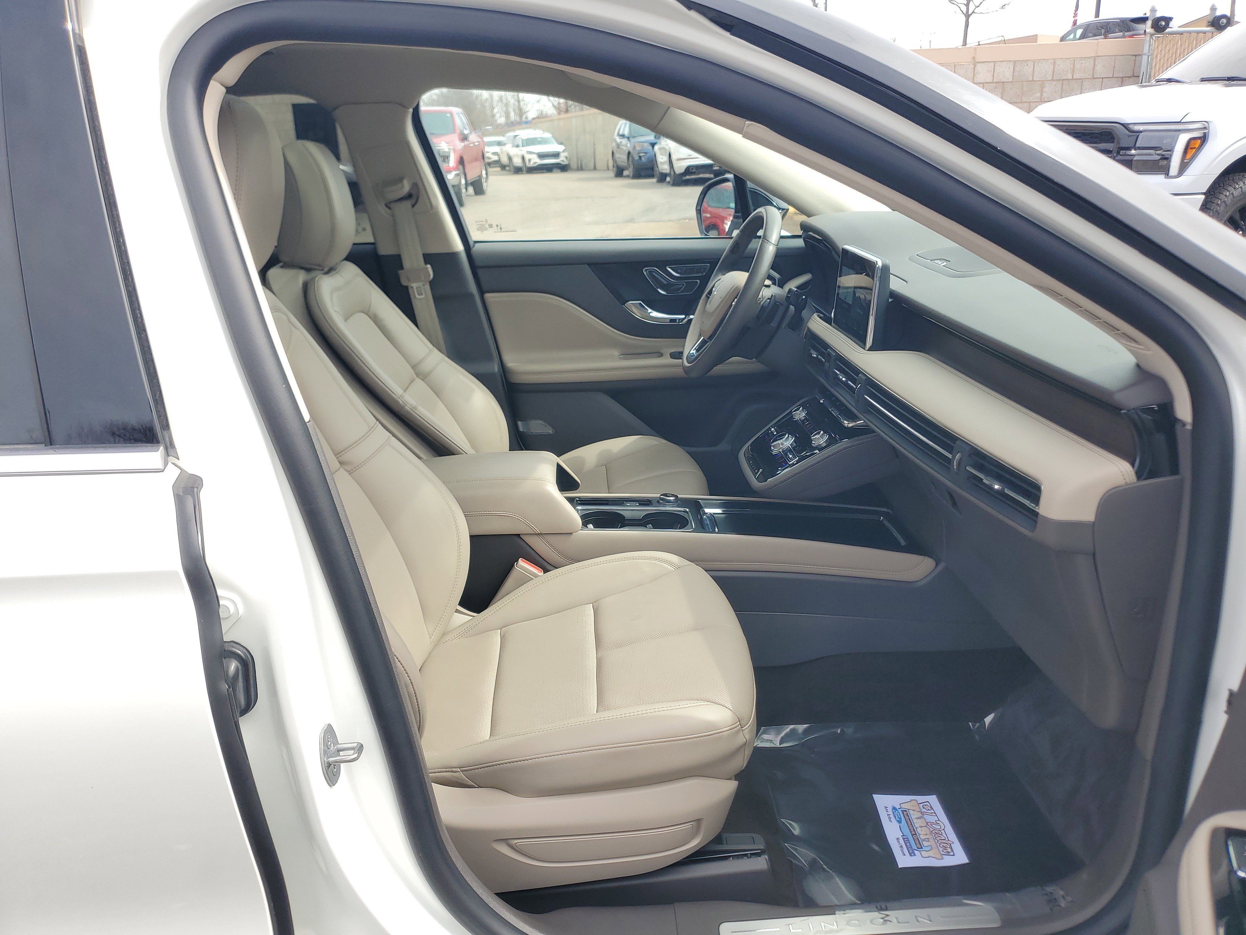 Certified 2022 Lincoln Corsair Reserve w/ Equipment Group 201A AWD/4WD image 9