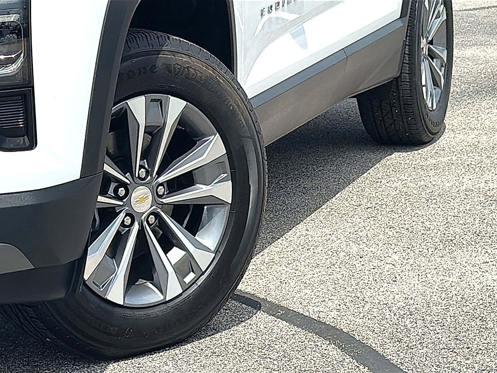 Used 2025 Chevrolet Equinox LT FWD image 3
