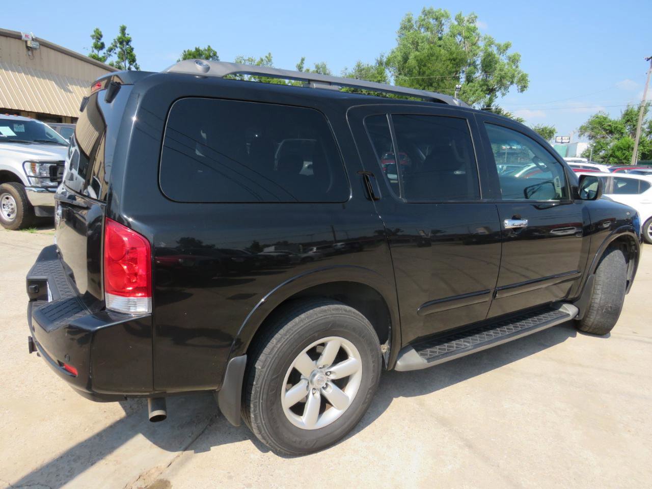Used 2015 Nissan Armada SV AWD/4WD image 4
