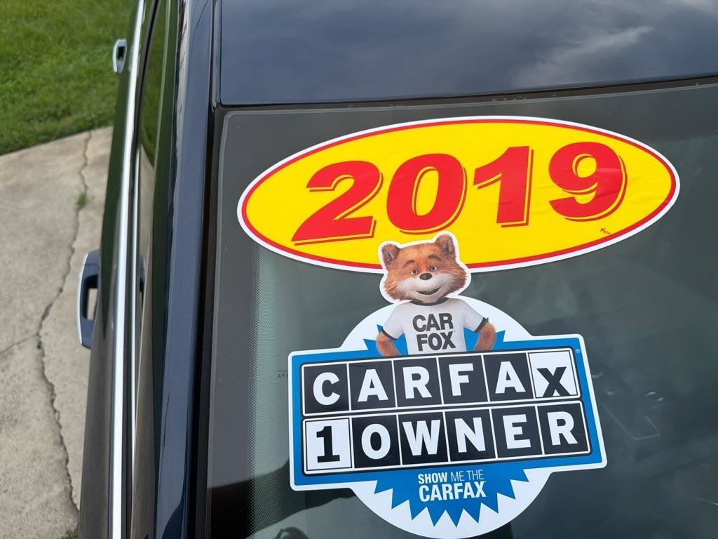 Used 2019 Cadillac XT4 Luxury w/ Cold Weather Package FWD image 7