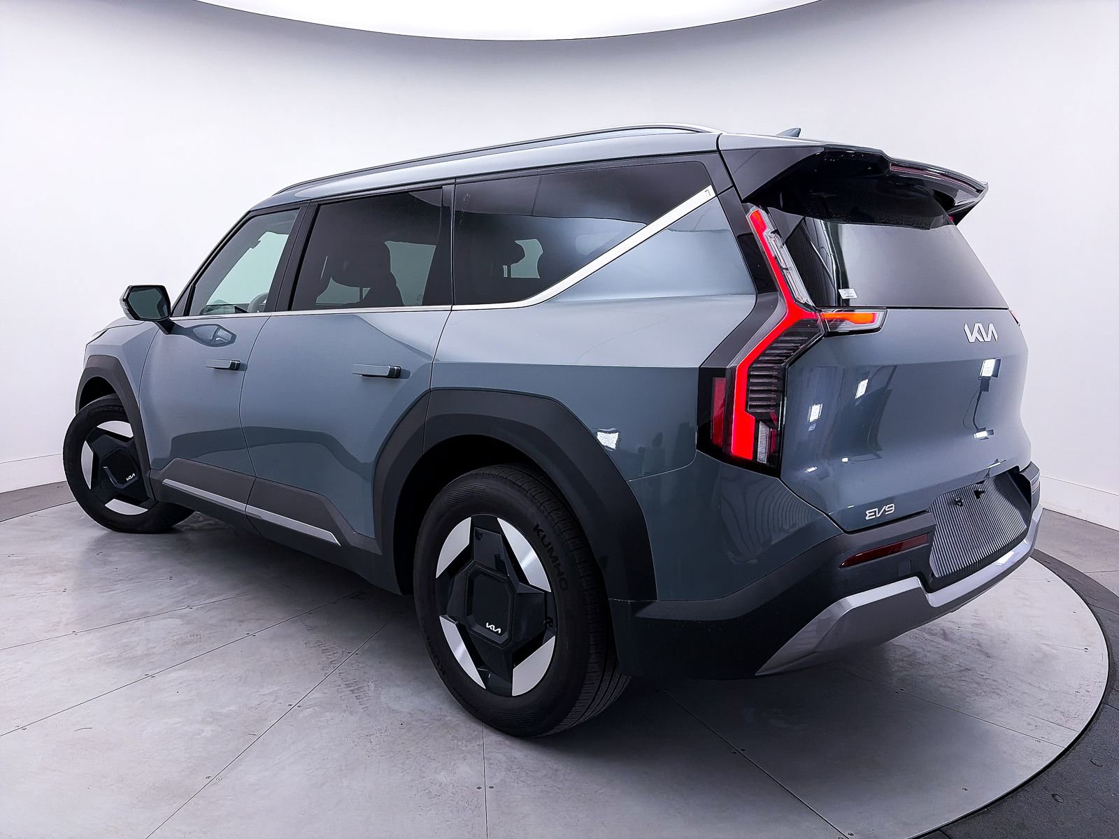 Used 2024 Kia EV9 Wind image 2