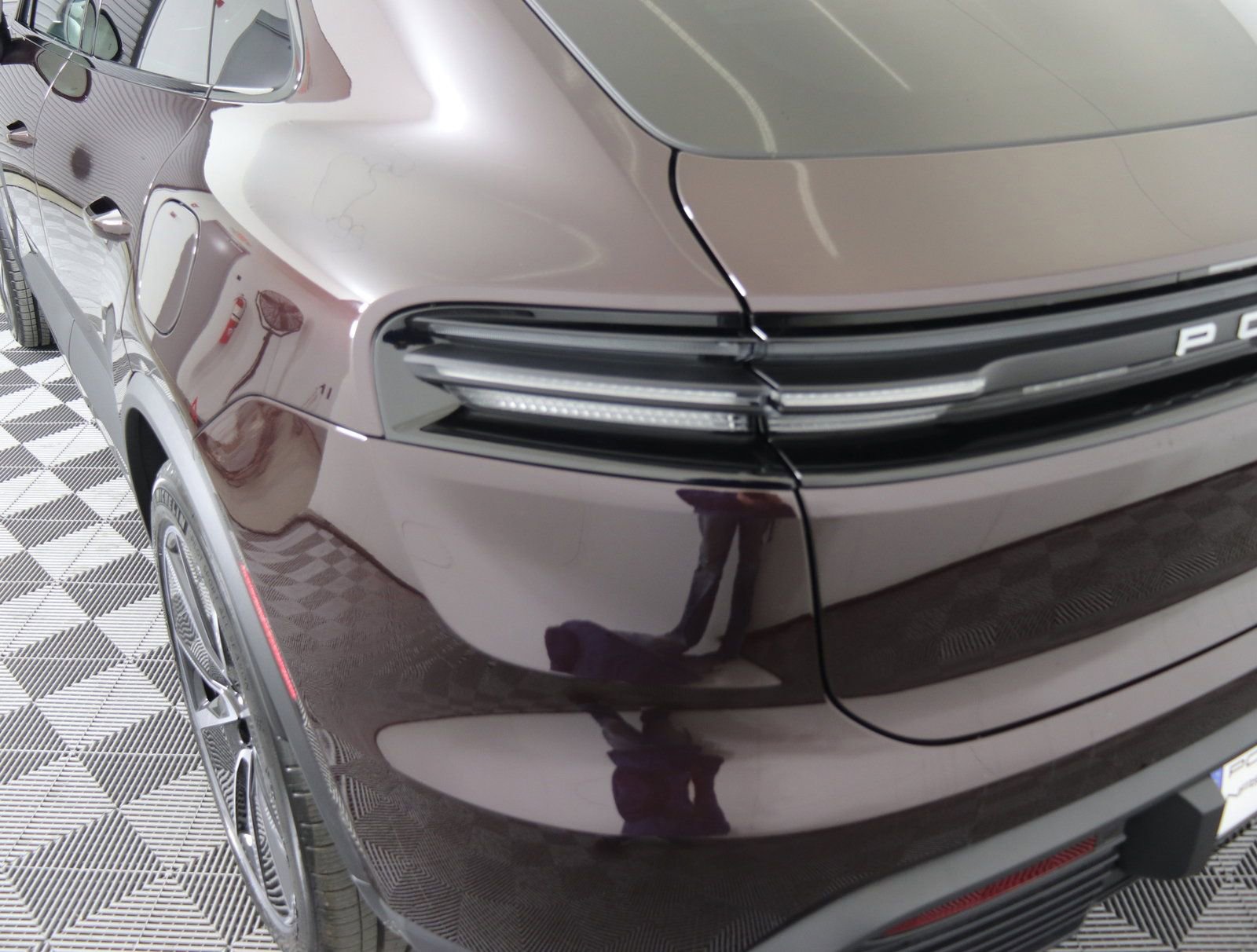 Certified 2025 Porsche Macan 4S Electric AWD/4WD image 26
