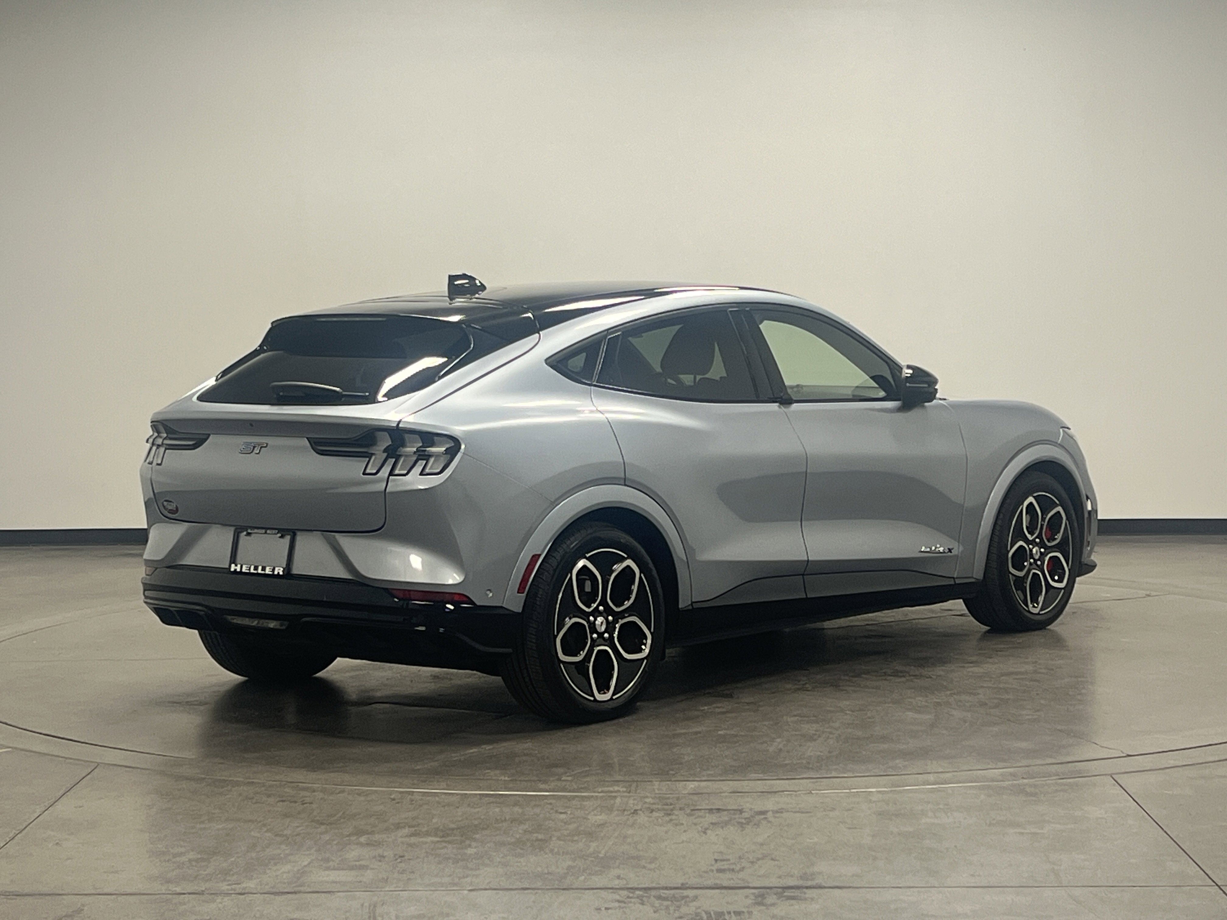 Used 2022 Ford Mustang Mach-E GT image 8