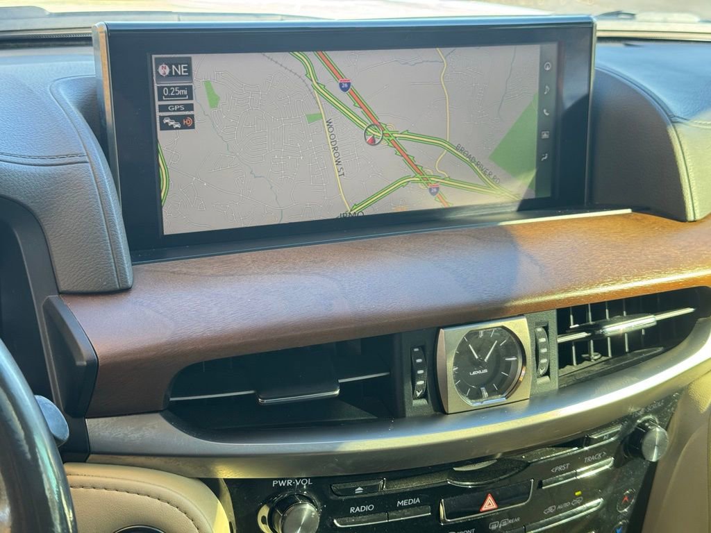 Used 2019 Lexus LX 570 4WD image 32