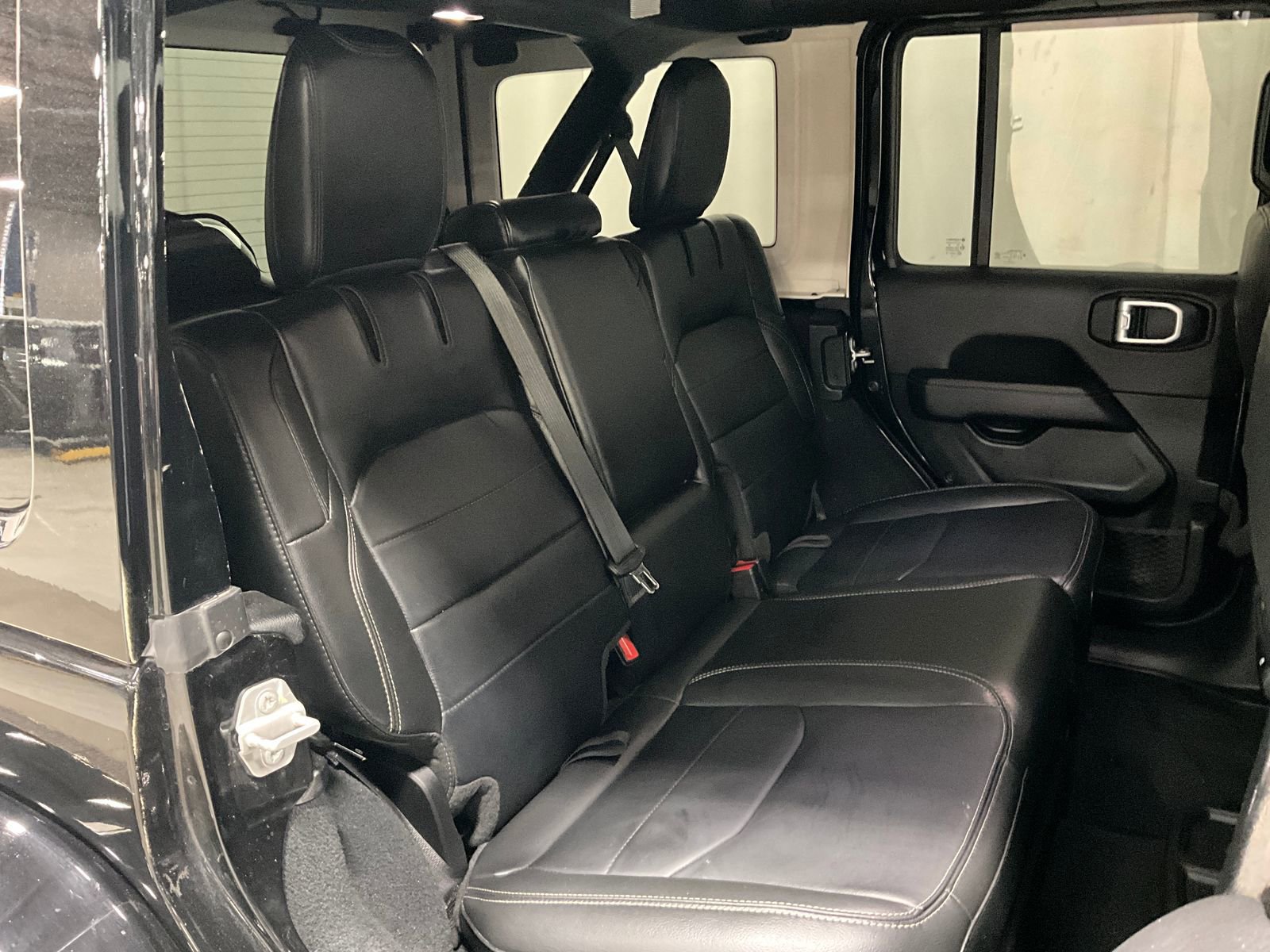 Used 2022 Jeep Wrangler Unlimited Sahara w/ Cold Weather Group AWD/4WD image 24