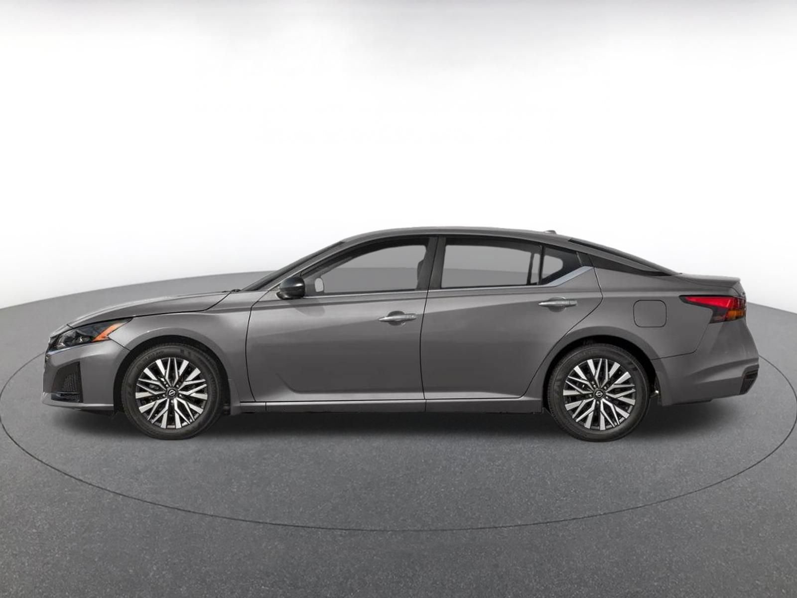Used 2025 Nissan Altima 2.5 SV FWD image 3