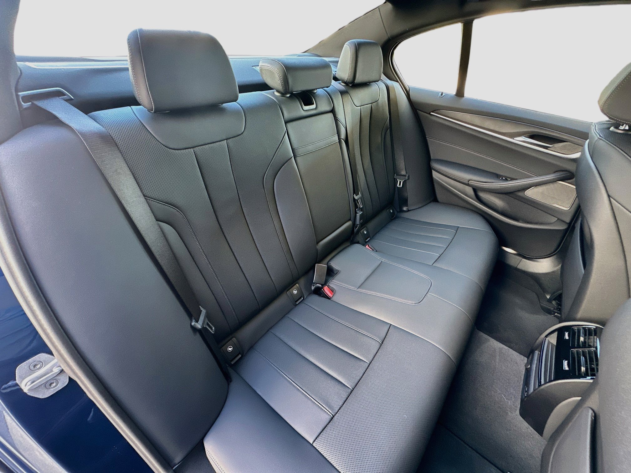 Certified 2023 BMW 530e xDrive w/ Premium Package AWD/4WD image 24