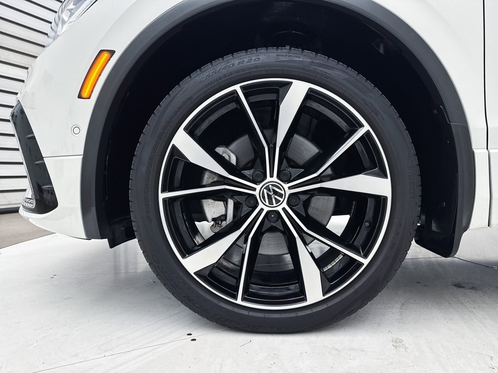 Used 2022 Volkswagen Tiguan SEL R-Line image 17