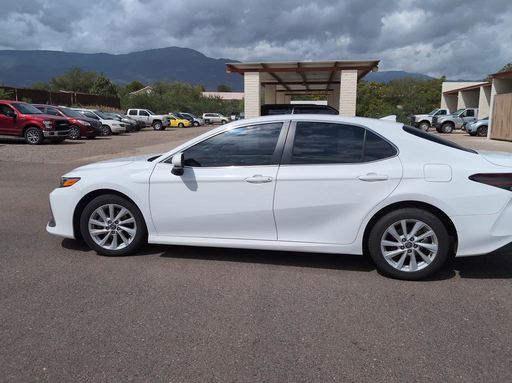 Used 2022 Toyota Camry LE image 4