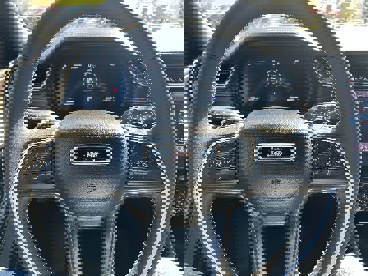 Used 2024 Jeep Grand Cherokee L Limited AWD/4WD image 25