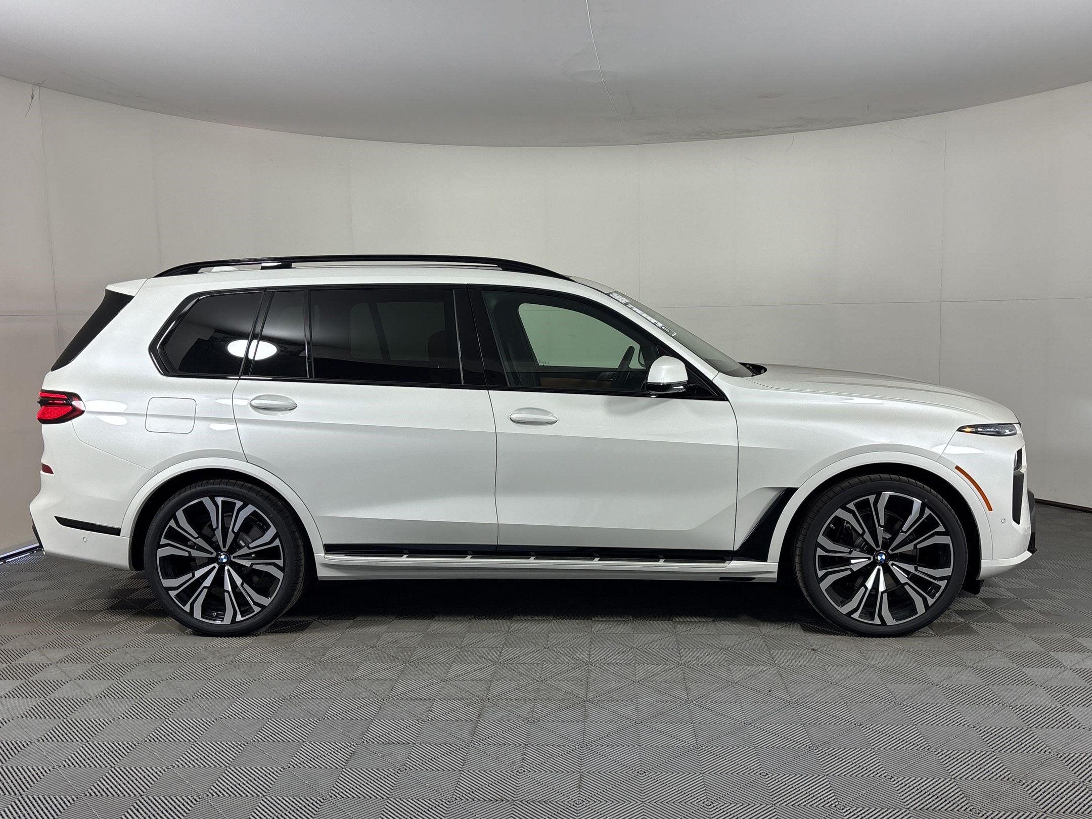 New 2027 BMW X7 xDrive40i w/ Executive Package AWD/4WD image 8