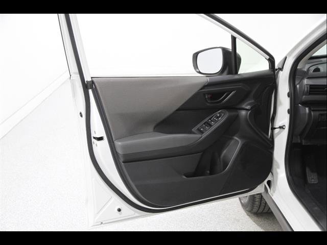 Used 2025 Subaru Crosstrek 2.0i image 4