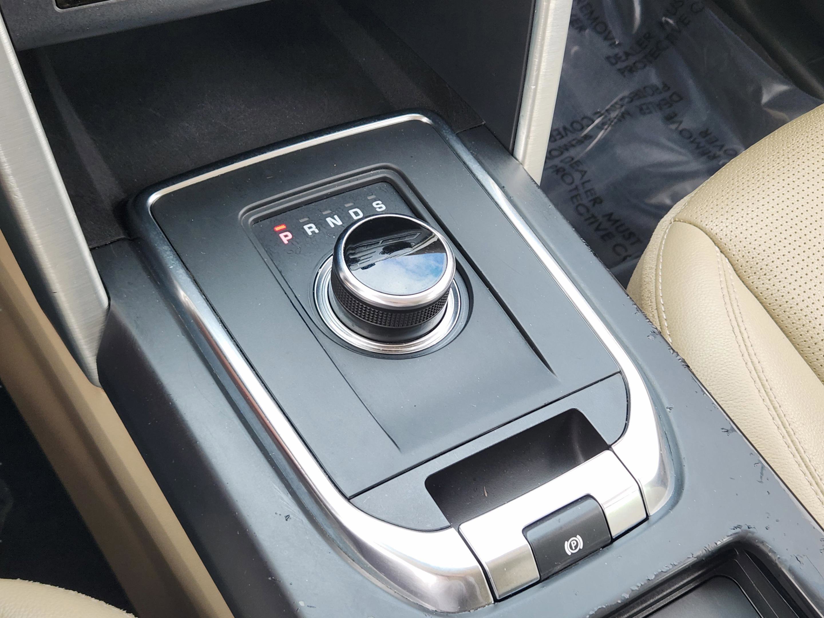 Used 2019 Land Rover Discovery Sport HSE AWD/4WD image 16