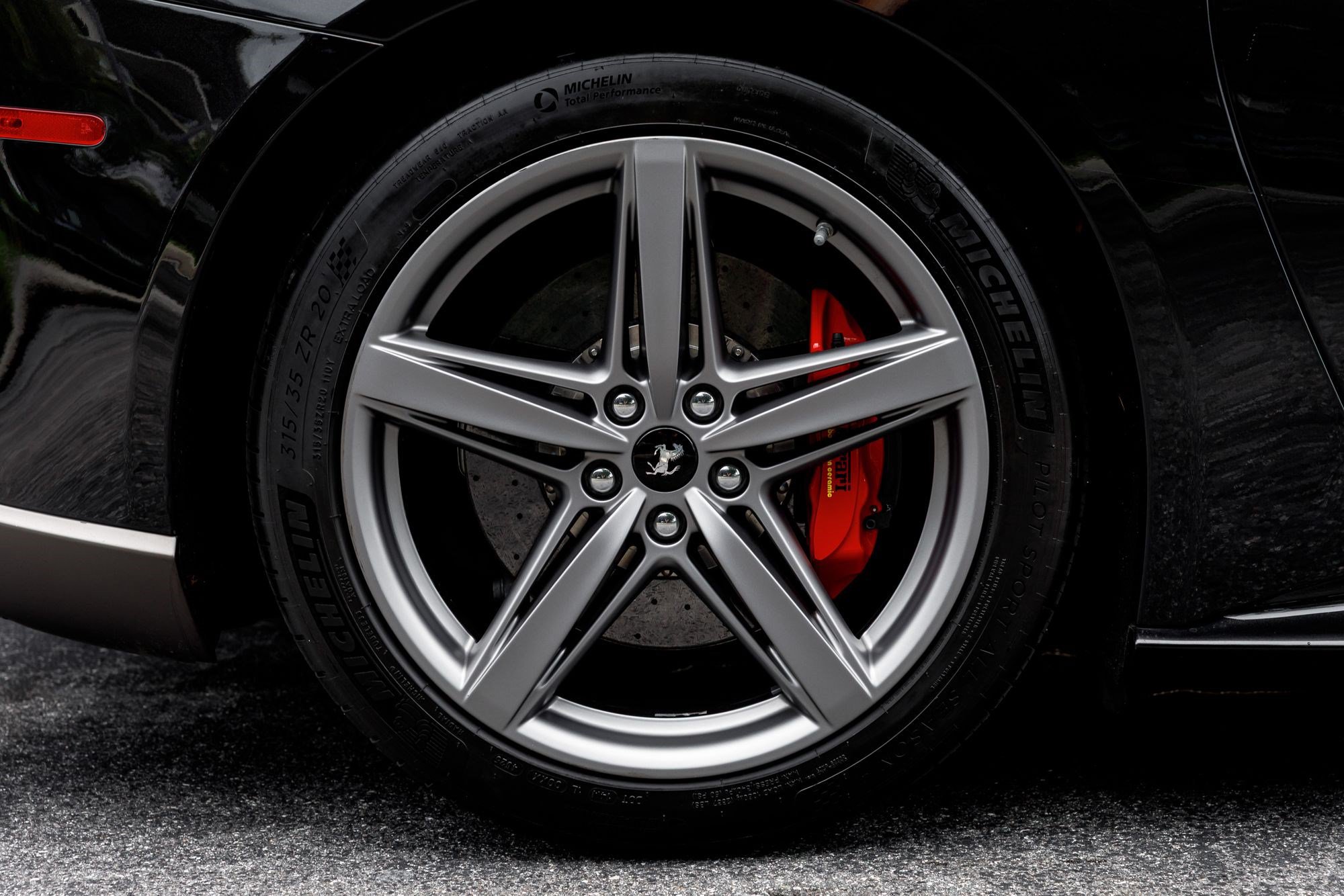 Used 2014 Ferrari F12 Berlinetta RWD image 21