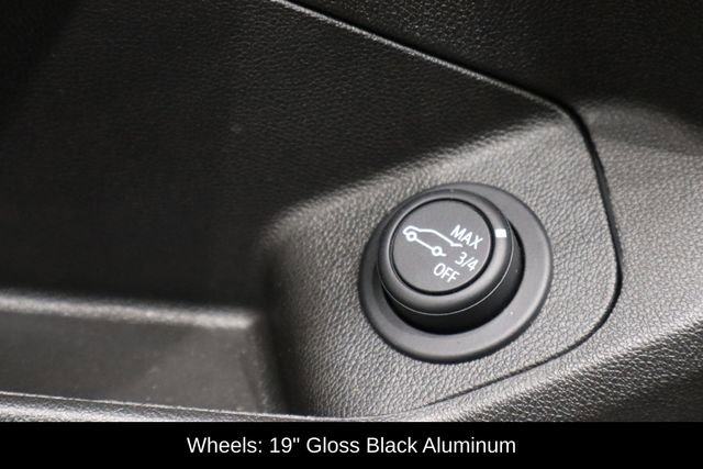 Used 2023 GMC Terrain SLE w/ Driver Convenience Package image 18