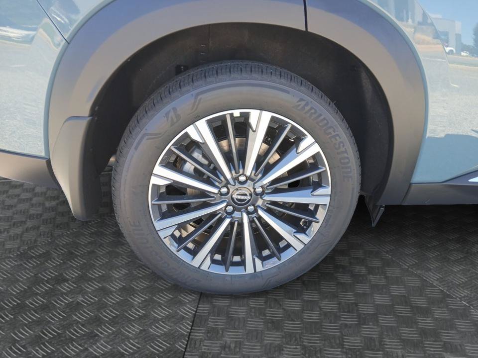 New 2026 Nissan Pathfinder Platinum FWD image 23