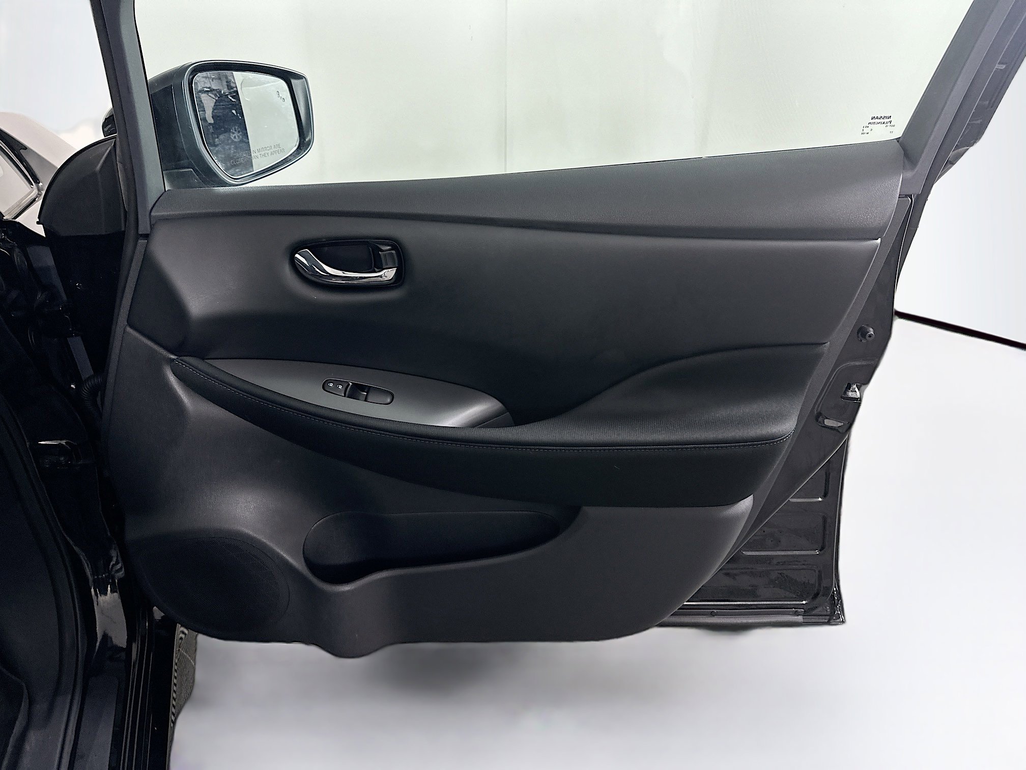 Used 2024 Nissan Leaf S image 30