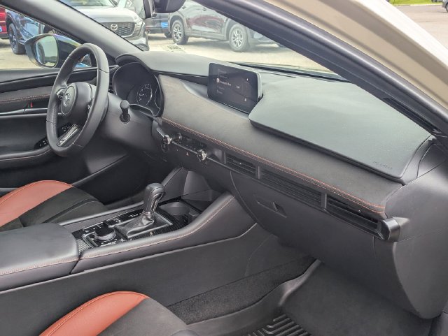 Certified 2025 MAZDA MAZDA3 Carbon AWD/4WD image 31