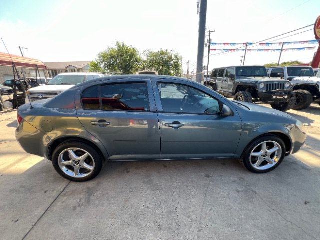 Used 2005 Chevrolet Cobalt Sedan FWD image 4