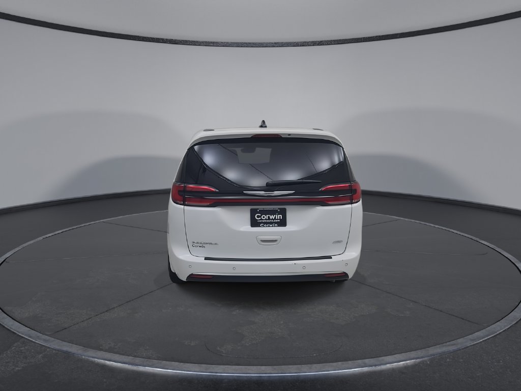 Certified 2025 Chrysler Pacifica Select AWD/4WD image 15