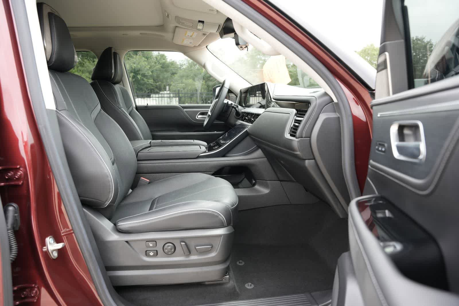 Used 2025 INFINITI QX80 Sensory AWD/4WD image 23
