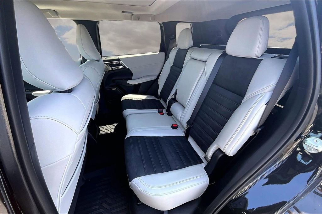 New 2026 Mitsubishi Outlander FWD image 10