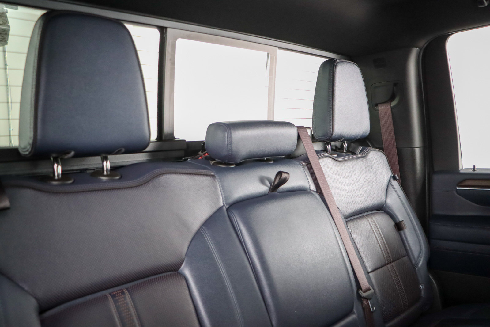 Used 2024 Chevrolet Silverado 3500 High Country w/ High Country Premium Package AWD/4WD image 32