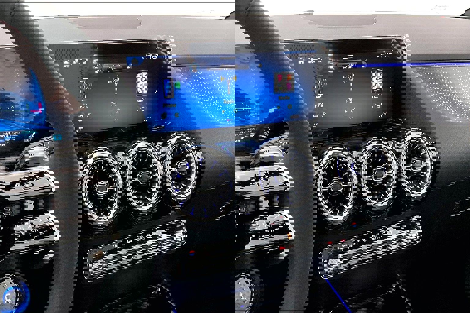 New 2026 Mercedes-Benz GLA 35 AMG 4MATIC image 7