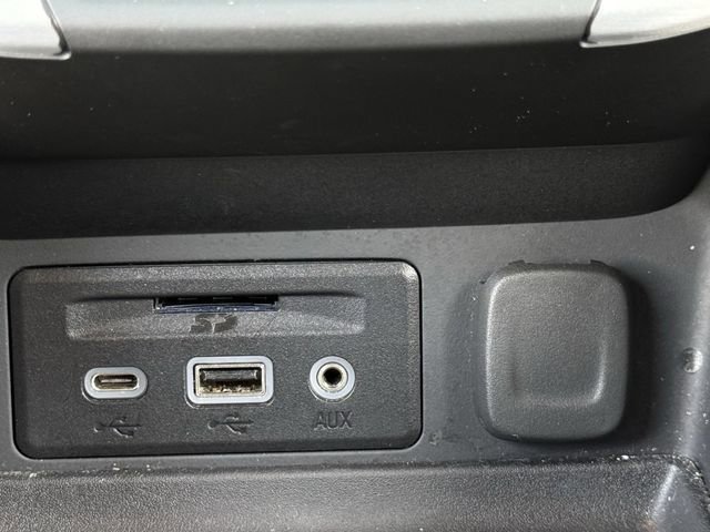 Used 2024 GMC Terrain SLT image 23