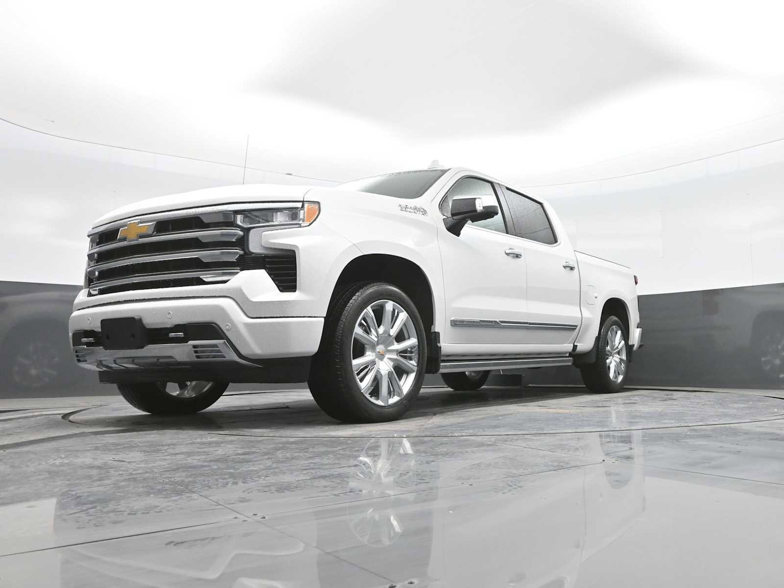 Used 2024 Chevrolet Silverado 1500 High Country image 38