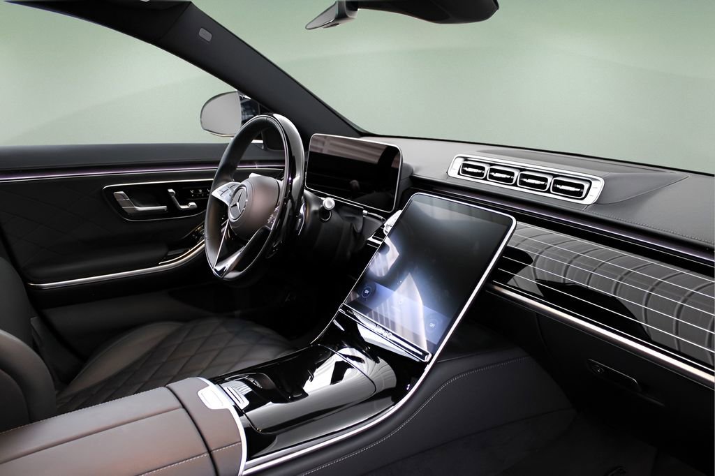 Used 2025 Mercedes-Benz S 580 4MATIC Sedan image 25