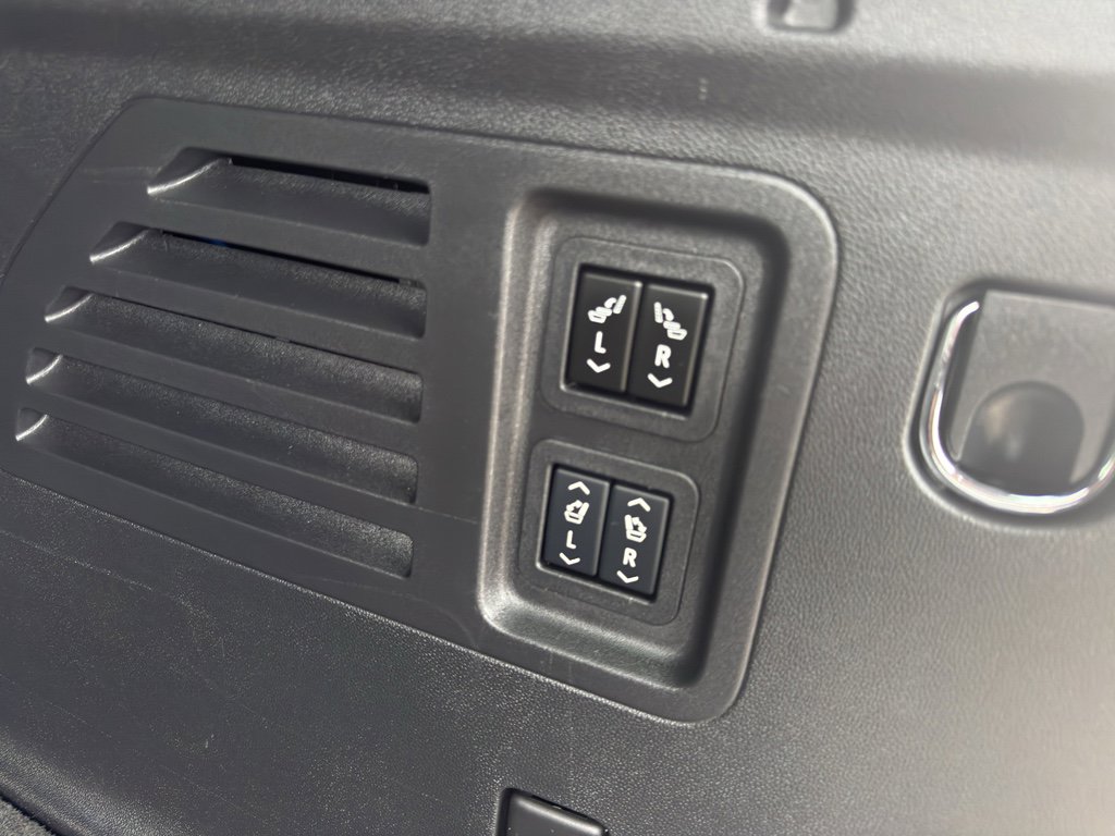 Used 2024 Chevrolet Traverse RS w/ LPO, Floor Liner Package image 38