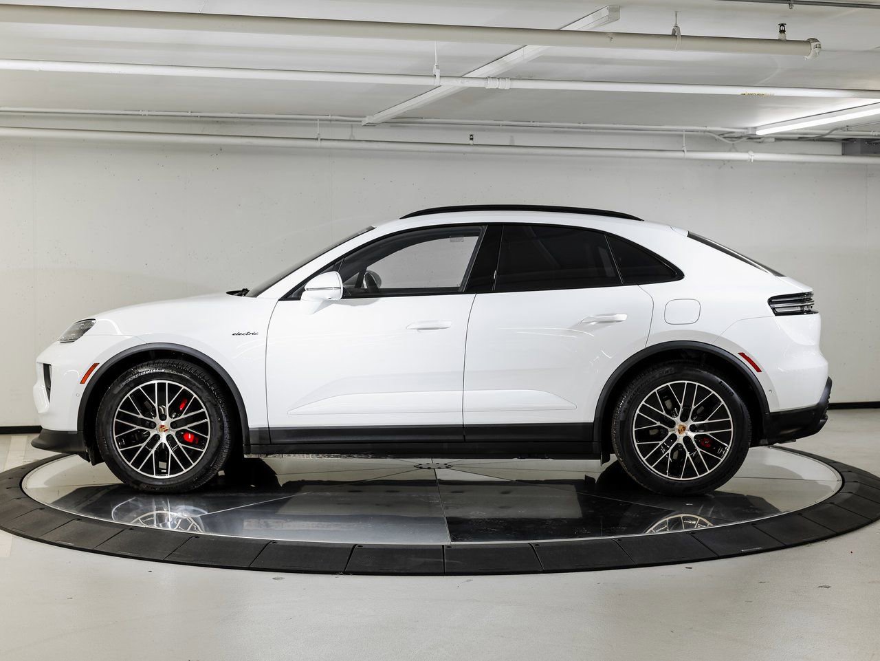 New 2026 Porsche Macan 4S Electric AWD/4WD image 2