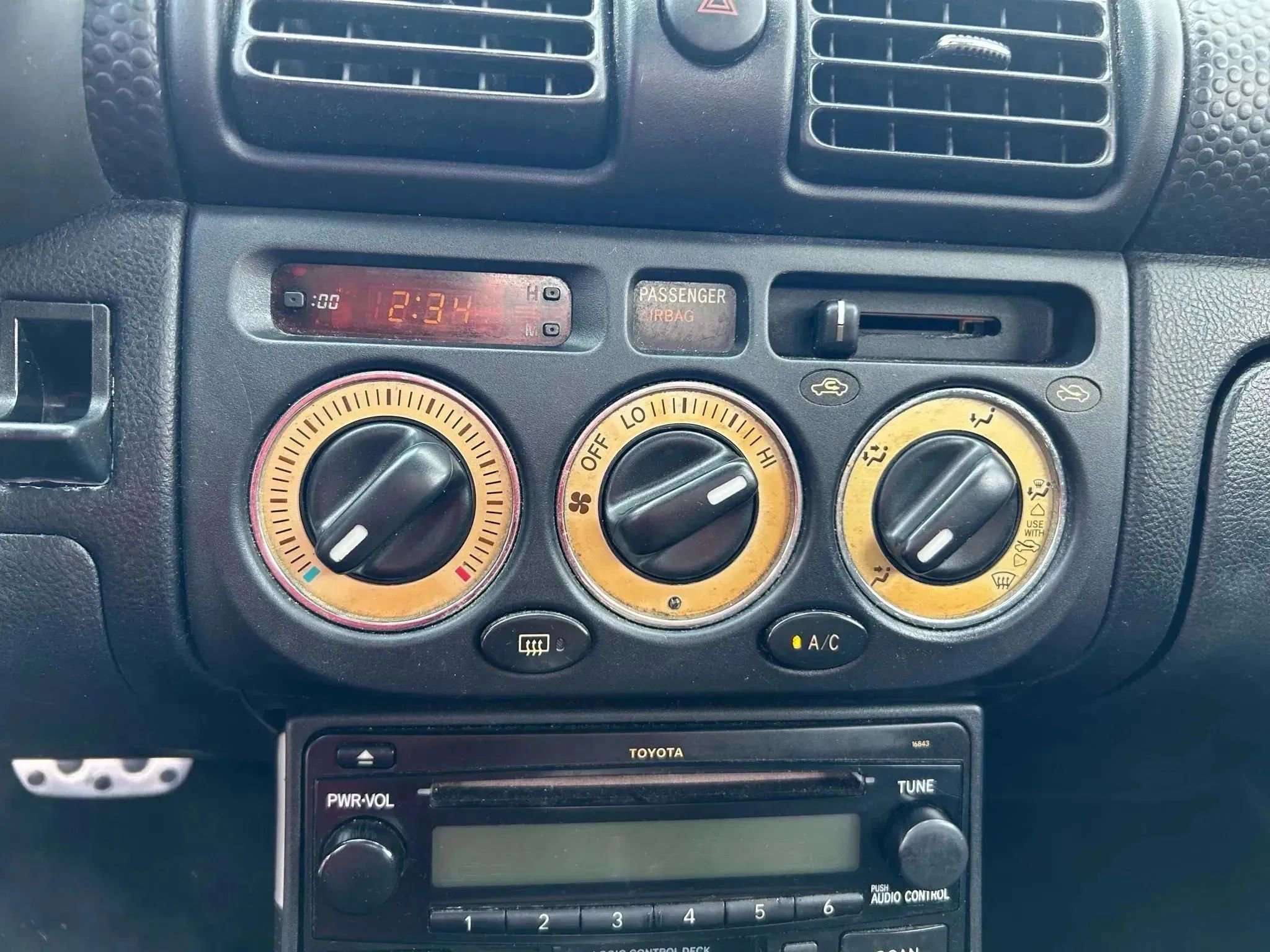 Used 2003 Toyota MR2 RWD image 18
