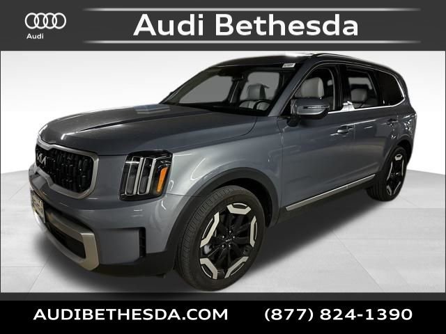 Used 2023 Kia Telluride EX w/ EX Captain's Chair Package image 3