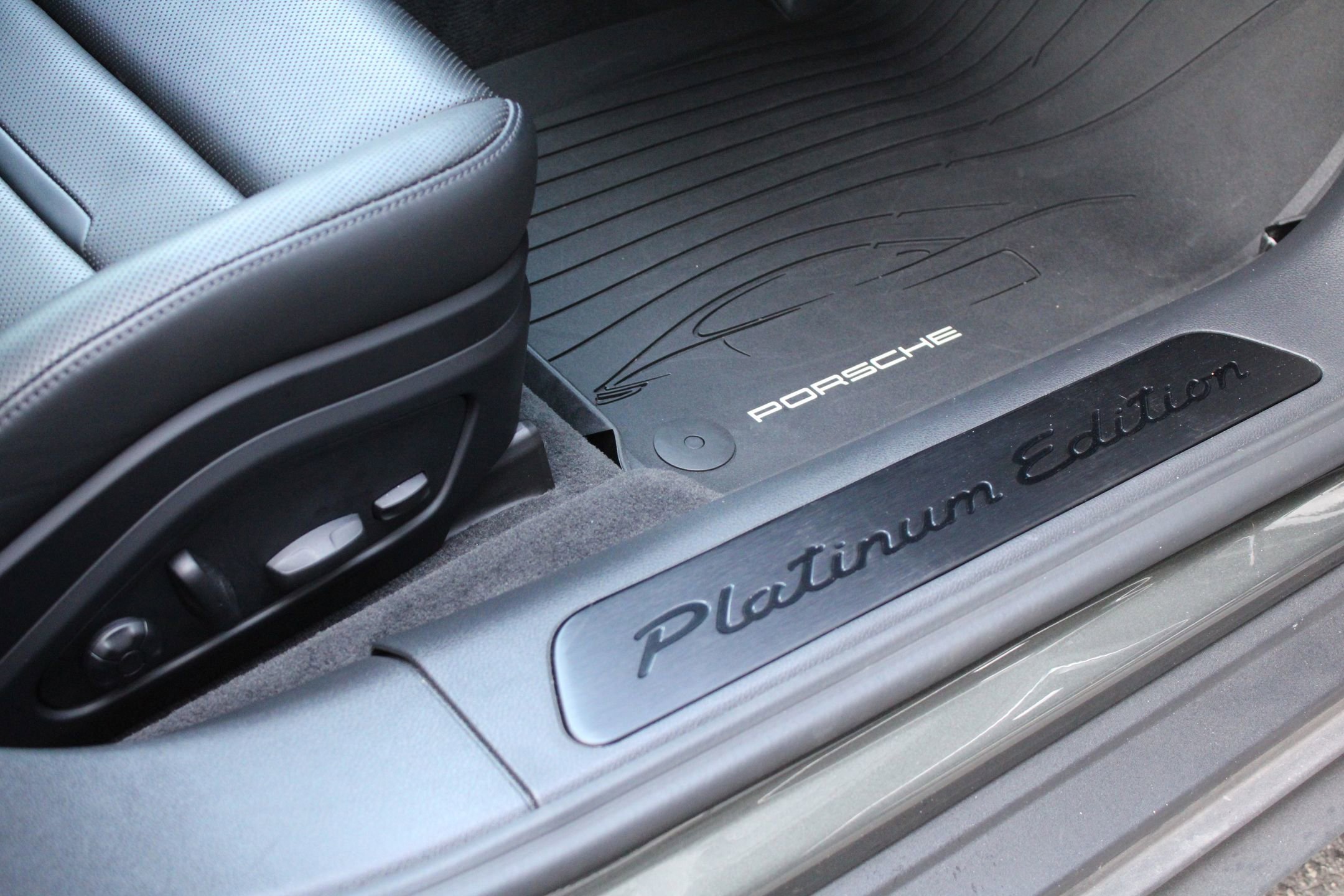 Certified 2023 Porsche Panamera Platinum Edition image 28