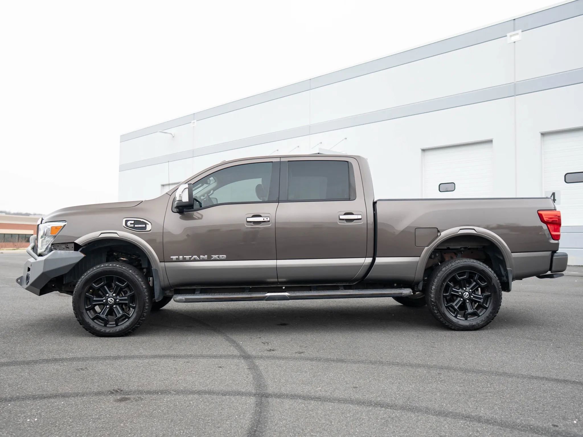 Used 2018 Nissan Titan Platinum Reserve w/ Platinum Utility Package AWD/4WD image 3