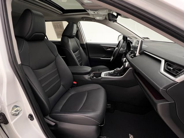 Used 2020 Toyota RAV4 Limited AWD/4WD image 15