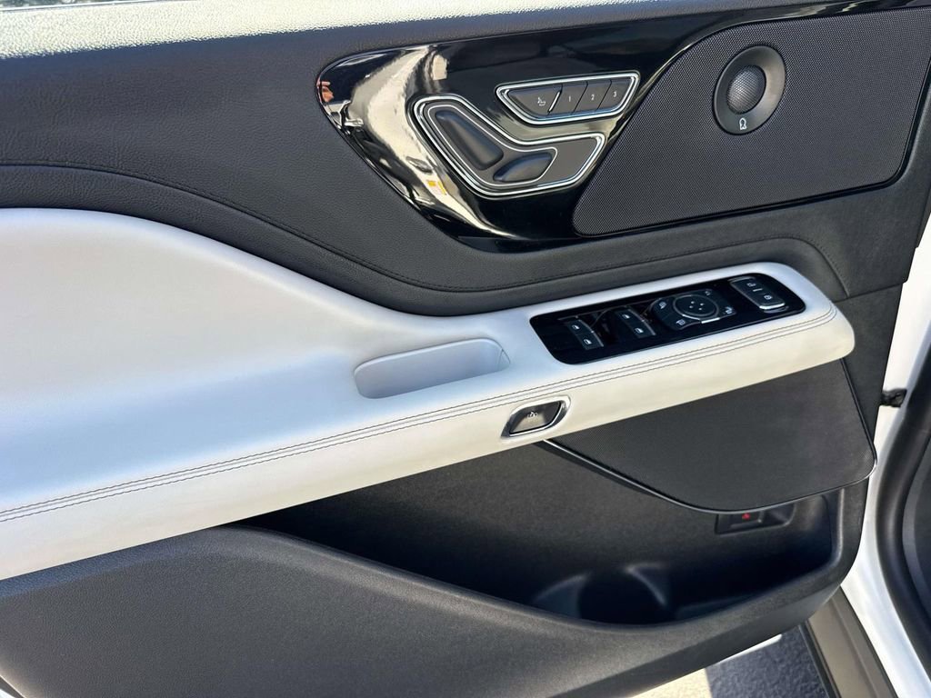 Used 2025 Lincoln Aviator Reserve image 21