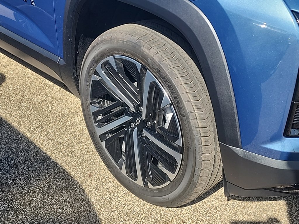 New 2027 Chevrolet Equinox RS w/ Convenience Package III AWD/4WD image 3