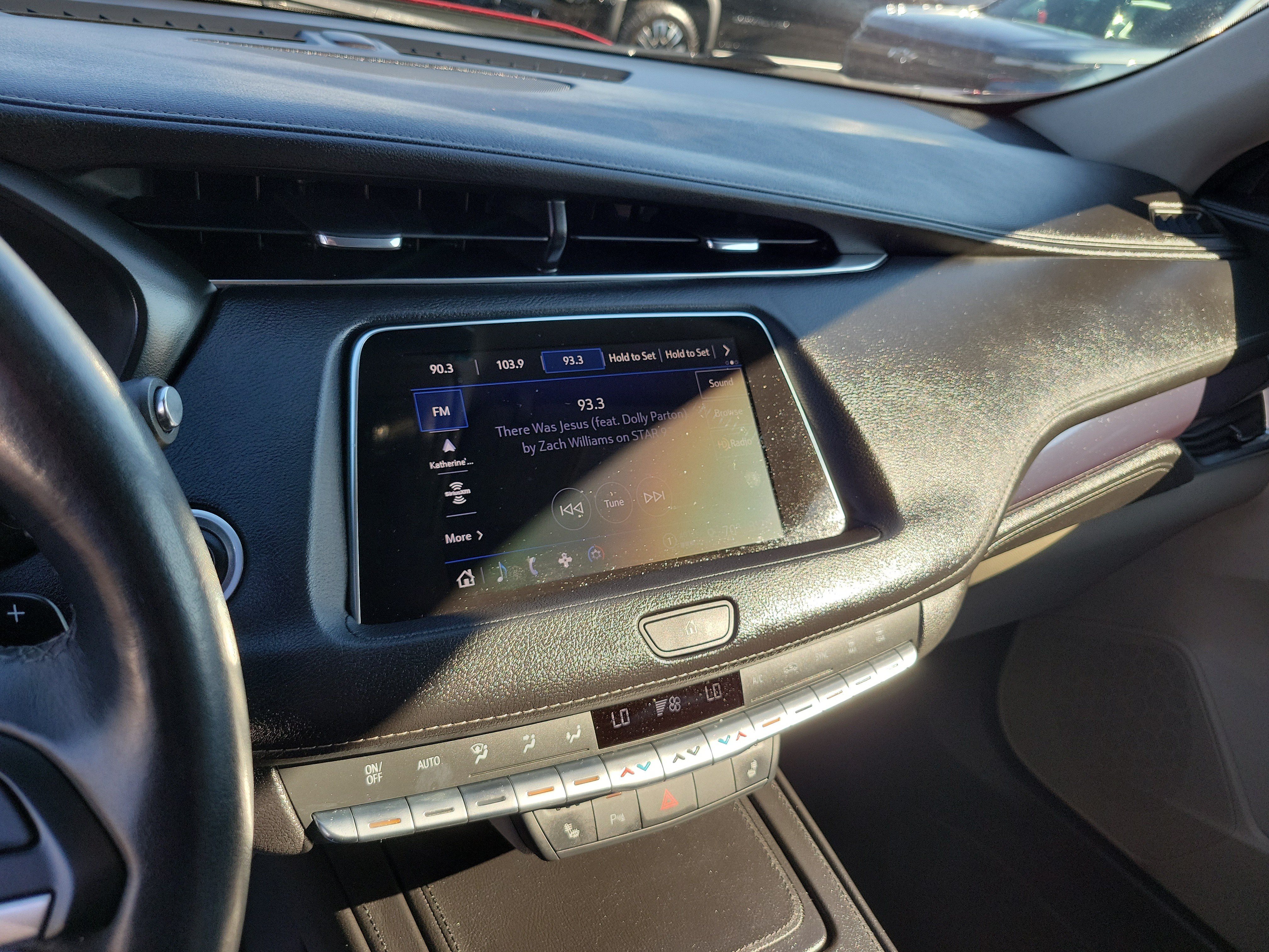Used 2022 Cadillac XT4 Luxury w/ Cold Weather Package AWD/4WD image 29