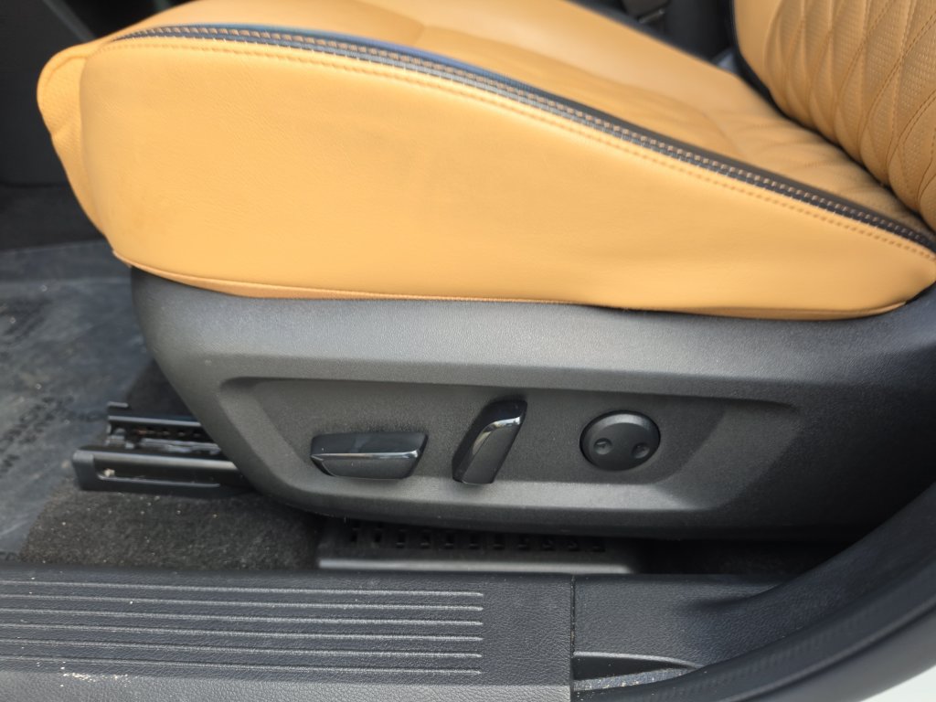 Used 2021 Nissan Rogue Platinum FWD image 18