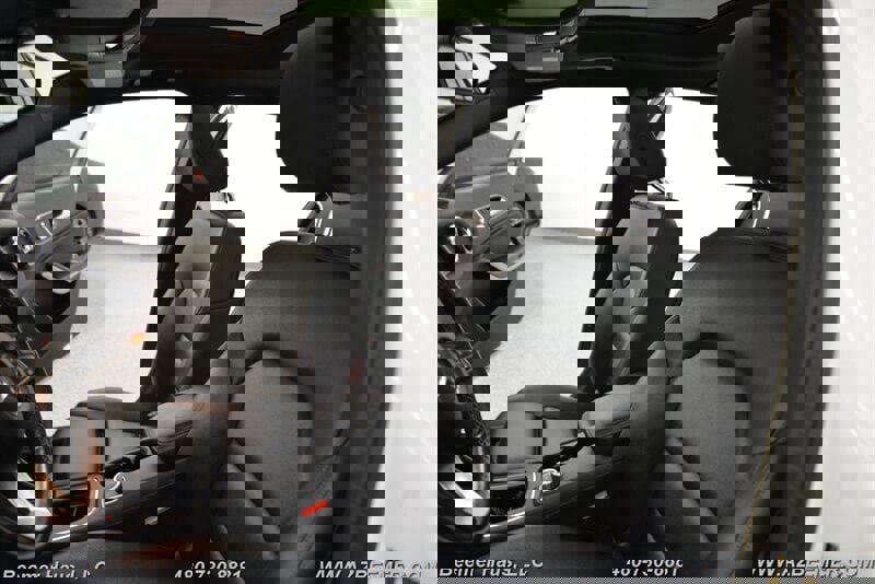 Used 2018 Mercedes-Benz GLA 250 4MATIC w/ Premium Package image 16