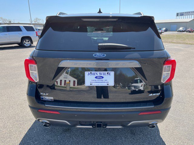 Used 2023 Ford Explorer XLT w/ Equipment Group 202A image 4